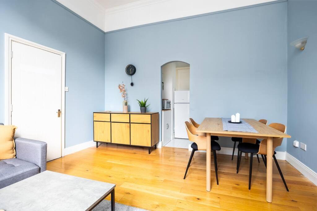 2bed Flat With Private Balcony And Fireplace Appartement *