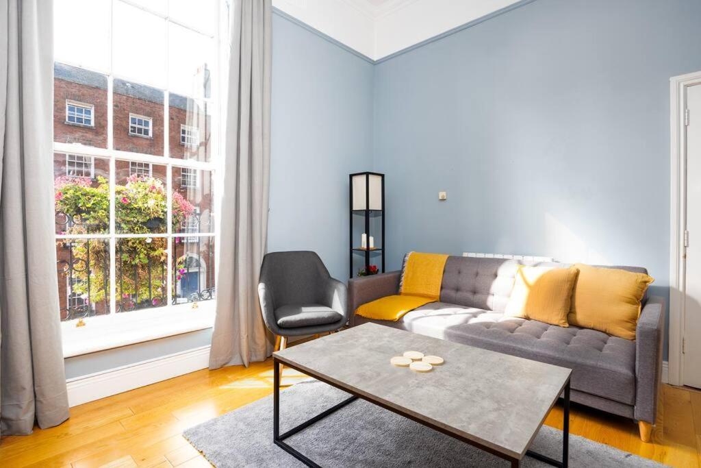 2bed Flat With Private Balcony And Fireplace Appartement *