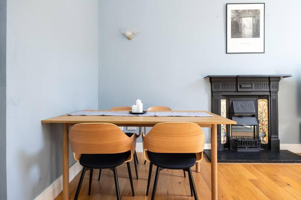 Appartement 2bed Flat With Private Balcony And Fireplace *