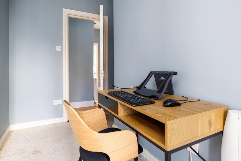 Appartement 2bed Flat With Private Balcony And Fireplace